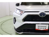 存在感のあるワイドなヘッドライトは環境に優しく経済的なLEDです。周囲の明るさを感知して点灯・消灯するオートライト搭載。オートハイビームも搭載していますので面倒なヘッドライトの切替えは不要です。