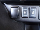 運転席と助手席に加え、後部座席にもシートヒーターを装備しています。冬場は必需品です!