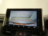 車庫入れや駐車で威力を発揮するのがバックモニター!ナビディスプレイに後ろの様子が映し出されるから安心です。
