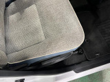 痛みの出やすい運転席シートの角、フロアマット、座面、ともに良好です