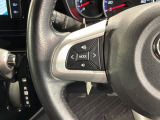 ステアリングにオーディオ操作スイッチが付いています。オーディオ画面に直接タッチしなくても操作が出来ますので、運転に集中できます。