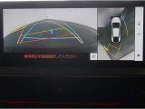 パノラミックビューモニター付きです。車両を上から見た様な映像を画面に表示。運転席からの目視だけでは見にくい、車両周辺の状況をリアルタイムでしっかり確認出来ます。