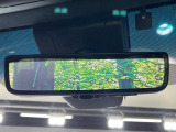 【デジタルインナーミラー】後席の大きな荷物や同乗者で後方が確認しづらい時でも安心!カメラが撮影した車両後方の映像をルームミラー内に表示。クリアな視界で状況の確認が可能です!
