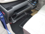 充実している収納スペース、車内に持ち込んだ小物も片付けラクラク♪