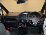 オシャレなインテリアで運転する気分も盛り上がりますよね^^