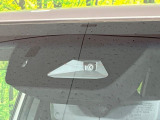 【プリクラッシュセーフティ】前方の車両等を検知し、衝突しそうな時は警報で注意を促し、ブレーキを踏む力をサポート。ブレーキを踏めなかった場合は衝突被害軽減ブレーキが作動、衝突回避をサポートします。