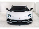 Bianco IsiBicolor S-trimDione Forged rims 20/21high gloss blackBrake calipers in orangeTransparent Engine BonnetExterior Style PackageFully electric and heated seatsRearCamera