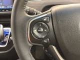 ステアリングにオーディオ操作スイッチが付いています。オーディオ画面に直接タッチしなくても操作が出来ますので、運転に集中できます。
