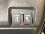 リアドアは乗り降りに便利な両側電動スライドドアです。また運転席に座っていながらスイッチ操作で自在にスライドドアを開け閉めできます。