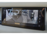 車の周囲360&deg;のオーバーヘッドビューをタッチスクリーンに表示。同時にいくつかのビューを映し出し、タッチスクリーンの表示と音で障害物との距離をお伝えします。駐車の苦手な方も安心の機能です。