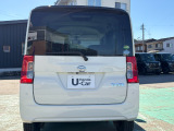 バック時目視しにくいクルマの周囲をカメラで映し出し、安全・安心駐車をサポート♪バックの苦手な方も後ろがハッキリ見えるので安心ですよ♪