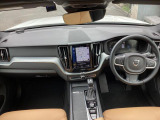フロントシート(運転席助手席)にはシートヒーターが標準装備されています。エアコンの温風が頼りない冬の朝でも、数十秒でじんわりとお尻と背中を温めてくれます。