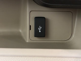USB充電口を搭載しています!携帯電話の充電などに便利です!