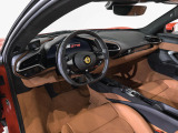心臓部には、バンク角120度という独創的な構造を持つ2.9L V6ツインターボエンジンを搭載。