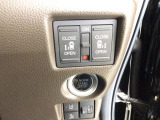 【両側パワースライドドア】両側がパワースライドドアになっており、運転席のスイッチやスマートキーでも開閉が可能です!開口部も広いので乗り降りも楽々♪