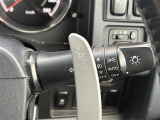 【オートライト(AUTO)】外の明るさをシステムが感知して、自動でヘッドライトが点灯します。ヘッドライトをつけ忘れを防ぐ便利機能です。