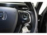 Hondaセンシングの機能のひとつ、アダプティブクルーズコントロール付!アクセルから足を離しても設定したスピードと前車との車間を保ち走行してくれます!車線維持もアシスト☆高速道路で疲労軽減ですね☆