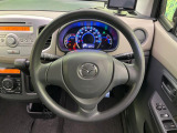インテリアに合わせたデザインのステアリングは、運転される方のことも考え、運転しやすい形状、大きさです。是非一度、実際に触ってお確かめください。