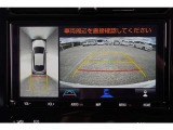 【パノラミックビューモニター】 後退時に車両の後ろ側を表示するだけでなく上から見たような映像で車庫入れなどバックする際に安心です。