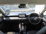 【インパネ周り】広々とした視界性の良い運転席です。ゆったりとした快適な乗り心地で運転できます。