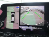 アラウンドビューモニター バックモニターはもちろん、上から見下ろしたようなモニターで駐車の手助けをします。