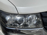 夜間走行の様々な局面に向けて、LEDヘッドランプで視認性をしっかり確保☆ハロゲンヘッドランプのおおよそ2倍の光量で、広範囲に明るくドライバーをサポートしてくれます。