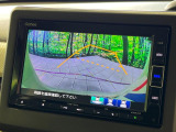 【バックカメラ】駐車時に後方がリアルタイム映像で確認できます。大型商業施設や立体駐車場での駐車時や、夜間のバック時に大活躍!運転スキルに関わらず、今や必須となった装備のひとつです!