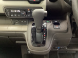 運転席周辺のスマートなレイアウトが、操作のしやすさを実現。快適なドライブをサポートします。