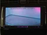 バックカメラ搭載です!車庫入れが苦手な人はもちろん、車両感覚に自信がある人にもお勧めです!見えない箇所が見えるようになるので、低い障害物や隠れてしまっている子供の存在等にも気付く事が出来ます。