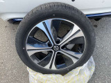 タイヤサイズ 215/550R17★ノーマルタイヤ・アルミホイールになります。