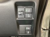 ハンドルの右側にはヘッドライトレベライザーとHondaセンシング用のメインスイッチがついています。ヘッドライトレベライザーは道路状況や積荷の加重に応じてライトの高さを調節できます。