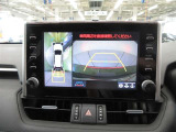 車両を上から見たような映像をナビ画面に表示するパノラミックビューモニターが付いています。