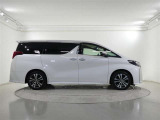 両側パワースライドドア付きだから、狭い駐車スペースなどでの 乗り降りラクラク!小さなお子さまのいるご家庭には嬉しい装備。