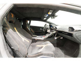 Fully electric and heated seats