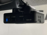 ドライブレコーダー本体は運転に支障のない場所に取り付けられています。