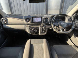 運転席内装の全体像です。もちろんクリーニング済みで、室内もキレイです。