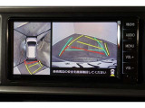 車両を上から見たような映像表示するパノラミックビューモニター付き!