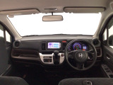 【前方視界】開放的な前方視界!運転がしやすく疲れにくいです♪窓が大きく、見通しがとっても良いおクルマですよ♪
