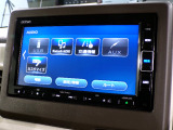 CD、DVD、Bluetooth、AM、FM、AUX、スマートフォン接続ができます。