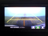 【バックカメラ】運転が苦手な方も車庫入れラクラクです!ギアをリバースに入れれば自動的に切り換わりますので、面倒な操作は不要です♪狭い駐車場もお車を傷つけず安心ですね!