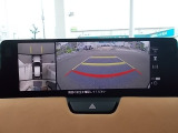 狭い場所での駐車やすれ違いなどでより的確な運転操作に役立つ360&deg;ビューモニターが装備されています。