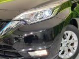 【LEDヘッドライト】悪天候や夜間走行時も良好な視界を確保し安心して運転できる高輝度LEDヘッドライトを装備!点灯速度が早く、消費電力も抑えられています。