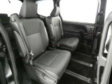 ゆとりある広々とした車内空間は、ドライブを始め買い物やレジャーなど、幅広く活躍します。一人でもみんなとでもお出かけを楽しみましょう!