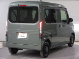 テールランプとストップランプにLEDを採用し、縦型で視認性の高いリアコンビネーションランプ。極細のデザインで大開口のテールゲートを実現します。