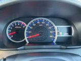 視認性の高いメーター類、安全運転に努められます。