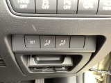 運転席には10wayパワーシートを装備。シート位置を記憶するメモリー機能付きなのでご夫婦で2名分セットすると便利です♪