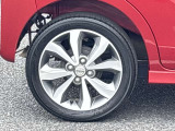 高級感引き立てるアルミ装着車。お洒落は足元からですね!