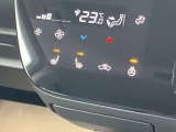 前席とステアリングにヒーターが付いてます。寒い冬には重宝します。
