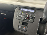 オートエアコンは温度を設定するだけで、自動で風量などを設定してくれます。運転しながら操作も必要ないので、安全性も向上します。