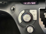 オートエアコンは温度を設定するだけで、自動で風量などを設定してくれます。運転しながら操作も必要ないので、安全性も向上します。